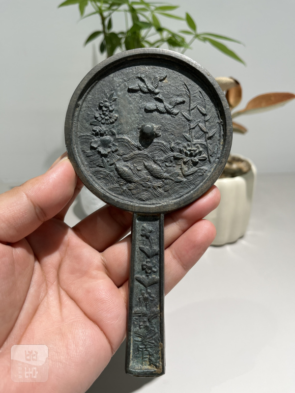明 沉鱼落雁纹手柄镜 - 图2